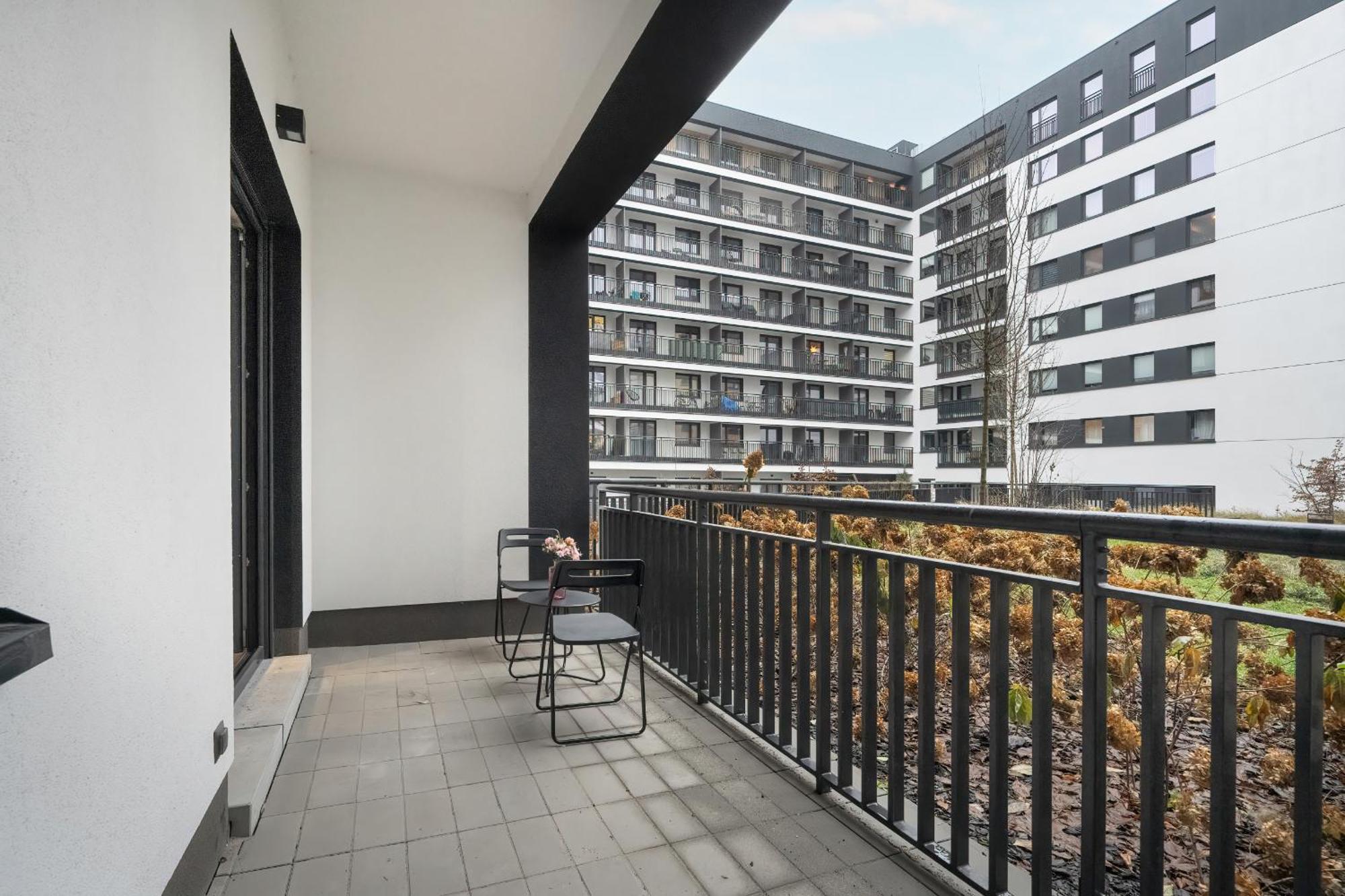 Cozy Studio With Balcony And Free Garage By Noclegi Renters Poznań Eksteriør billede